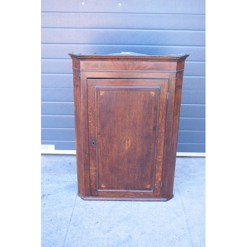 375 - 19th century inlaid corner cupboard with shell motif and corners with working lock and key, 107cm ta... 