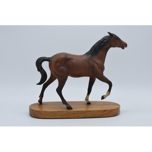 155A - Beswick matte brown horse on wooden base, tail af.