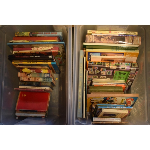 309 - A large collection of mixed books to include antiques reference books, novels and other miscellaneou... 