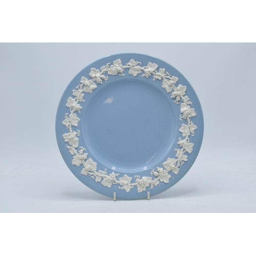 70 - Wedgwood Queensware 27cm diameter plate.