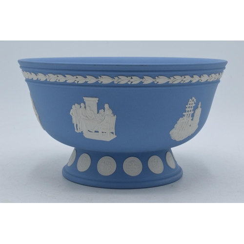 75 - Wedgwood Jasperware USA pedestal bowl with State emblems, 21cm diameter.