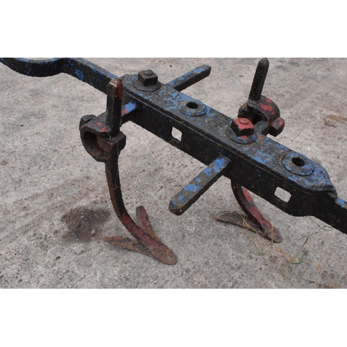 326 - Antique cast-metal garden plough, 260cm long. Working wheel.