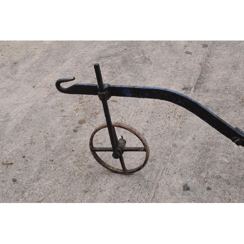 326 - Antique cast-metal garden plough, 260cm long. Working wheel.