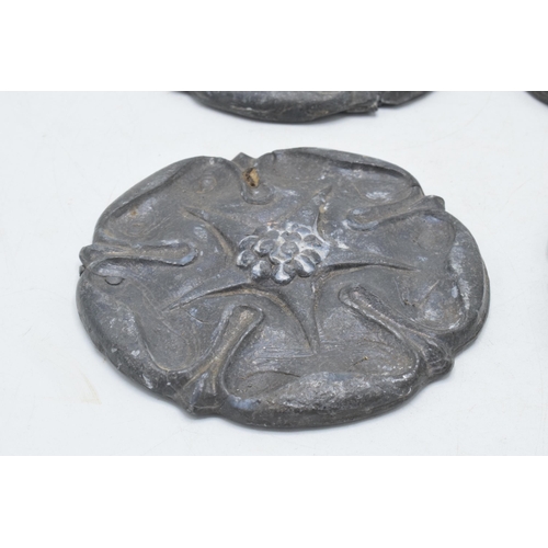 340 - An interesting set of heavy pewter Tudor Roses (or similar) plaques, marked to rear, 10cm diameter (... 