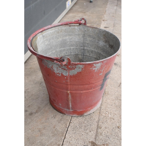 343 - Vintage metal fire bucket with swing-over handle painted red with 'FIRE' in black, 29cm tall with ha... 