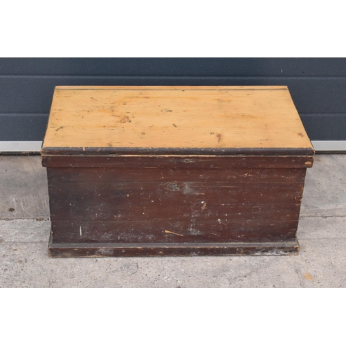 330B - Vintage pine toolbox with lift out drawer, 64 x 35 x 32cm tall.