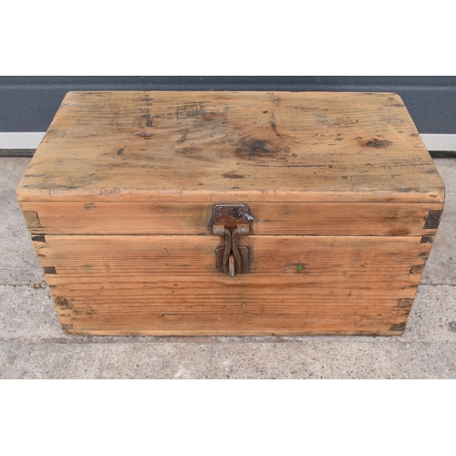 330E - Vintage thick pine tool box / wooden box with metal clasp to front and tools inside (Qty). 45 x 23 x... 