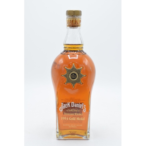 352 - Jack Daniels Tennessee Whiskey 1954 Gold Medal Alcohol 45% by Volume (90 Proof) 750ml, sealed.