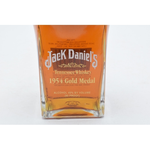 352 - Jack Daniels Tennessee Whiskey 1954 Gold Medal Alcohol 45% by Volume (90 Proof) 750ml, sealed.