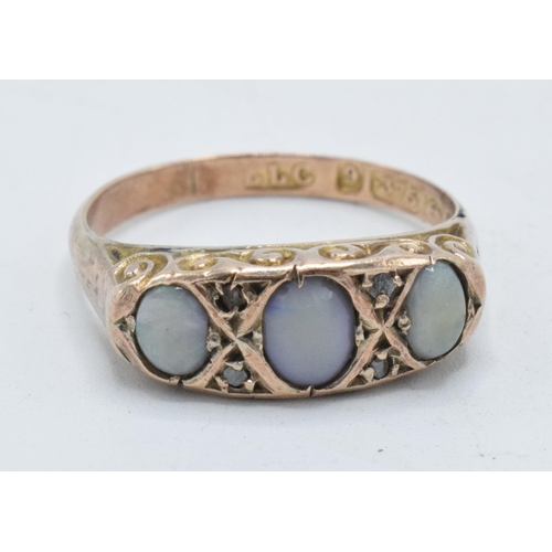 205Q - 9ct gold 3 stone opal ring, Birmingham 1904, UK size N/O. 1.9 grams.