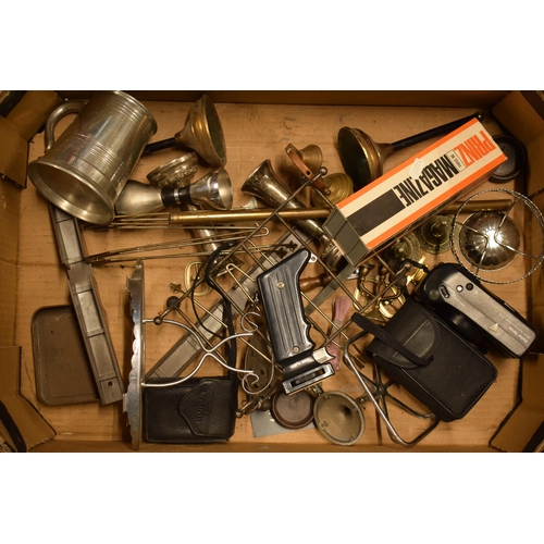 191 - A collection of metalware to include tankards, cameras and other items (Qty).