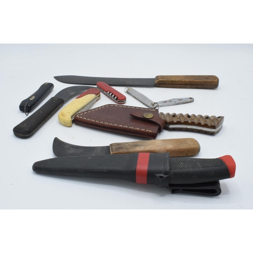 260 - A collection of vintage pen knives and similar blades (Qty).