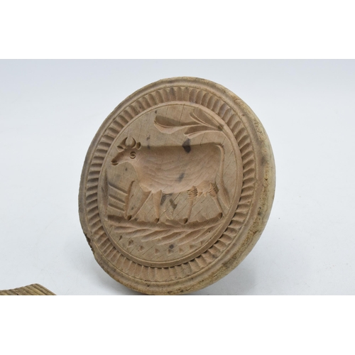 264 - Vintage treen items to include wooden butter stamp with cow decoration and other related items (4).