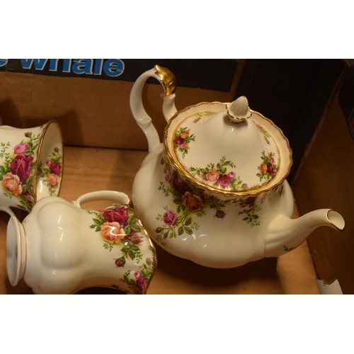 85C - Royal Albert Old Country Roses to include medium teapot, 6 cups, 6 saucers, 6 side plates, cruets, c... 