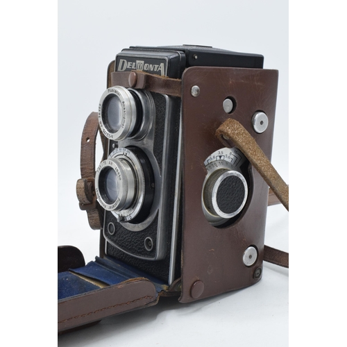 279 - Vintage Del Monta Pluscanar Anastigmat vintage camera in brown leather carry case.