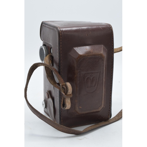 279 - Vintage Del Monta Pluscanar Anastigmat vintage camera in brown leather carry case.