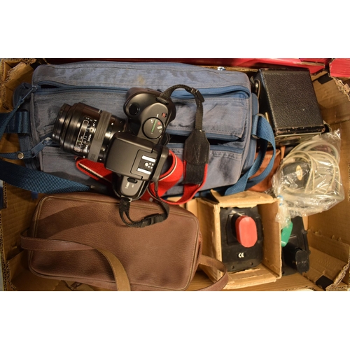 280 - A mixed collection of cameras and accessories to include Canon EOS 750 camera with cover, cary bag a... 