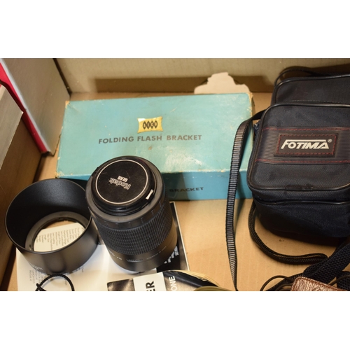 280 - A mixed collection of cameras and accessories to include Canon EOS 750 camera with cover, cary bag a... 