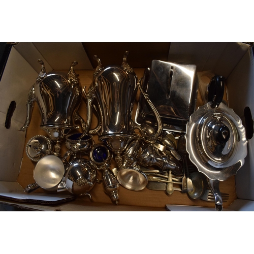 293 - A good collection of silver plate to include Viners Sheffield tea coffee set, tea pot, butter dish a... 