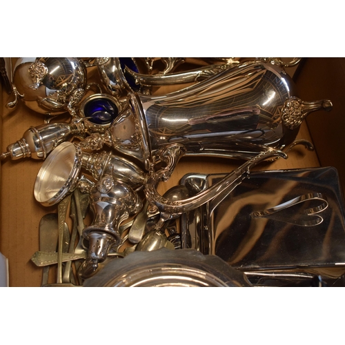 293 - A good collection of silver plate to include Viners Sheffield tea coffee set, tea pot, butter dish a... 