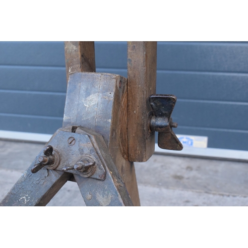 304 - Early 20th century folding artist's easel with heavy duty wingnut and remnants of paint, 190cm tall ... 