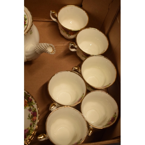 85D - Royal Albert Old Country Roses tea ware to include large teapot, 6 cups, 6 saucers, 6 sides, milk, s... 