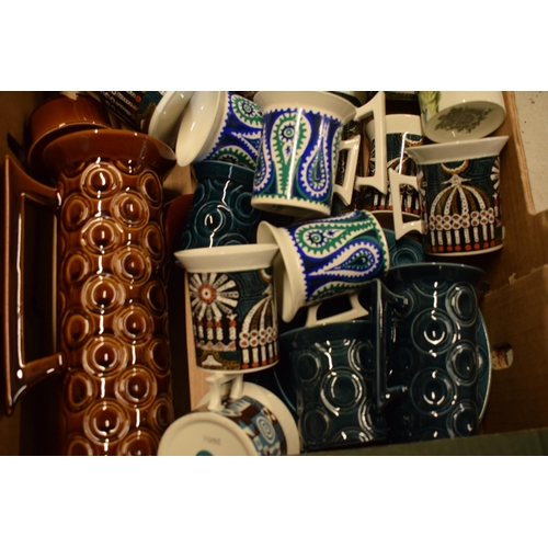 200C - A collection of Portmeirion pottery to include tea ware in patterns such as Monte Sol, Phoenix, Bota... 