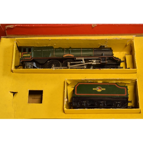 276 - Boxed Triang Electric Model Railway to include train, carriages, track and power unit, untested.