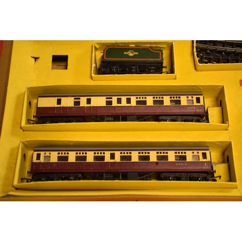 276 - Boxed Triang Electric Model Railway to include train, carriages, track and power unit, untested.