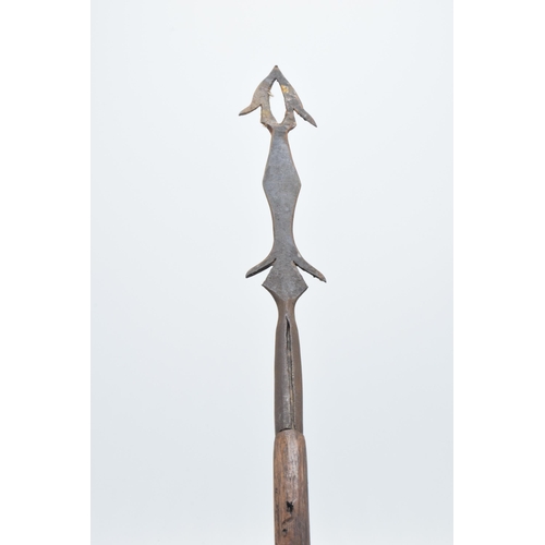 344 - 19th century wooden and barbed iron African fishing spear, 102cm long.