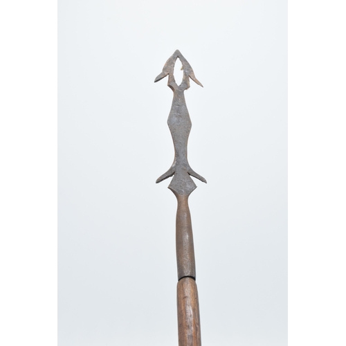 344 - 19th century wooden and barbed iron African fishing spear, 102cm long.