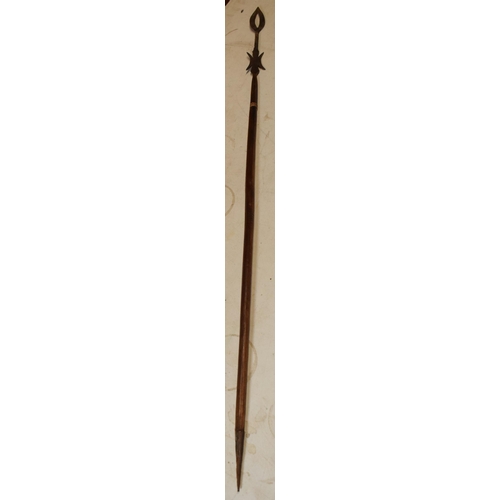 345 - 19th century wooden and barbed iron African fishing spear, 101cm long.