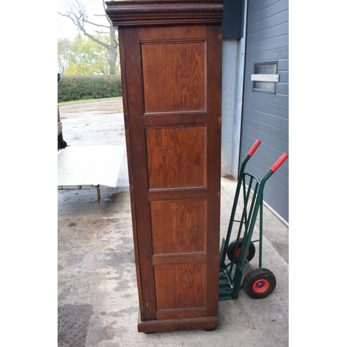 385A - Early to mid 20th century quality oak double wardrobe with 4 pull out drawers, 115 x 53 x 192cm tall... 