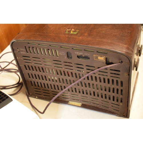 310A - Vintage large Bakelite radio together with Classic Gnome 745 projector (2), both untested.