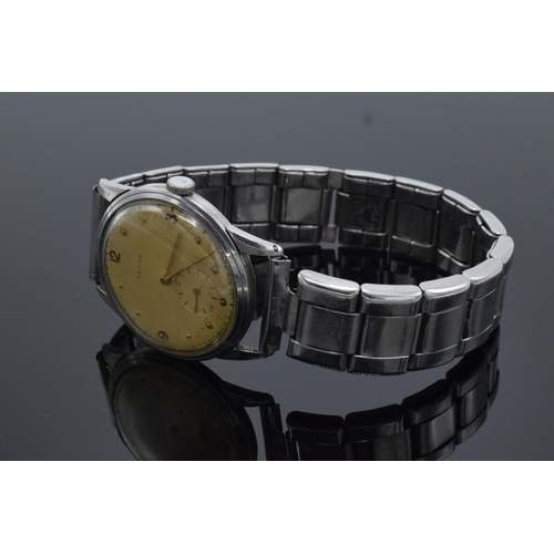 116 - Zenith gentleman's wristwatch with steel case and elastic bracelet, 32mm wide exc bezel, in working ... 