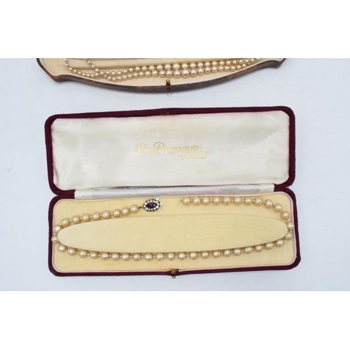 160 - Two cased sets of imitation pearls with silver clasps, 1 in need of attention (2).