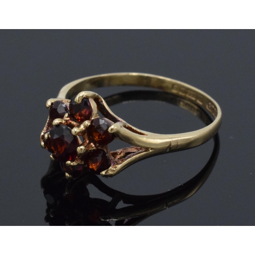 200 - 9ct gold ladies garnet ring, 1.9 grams, size O.