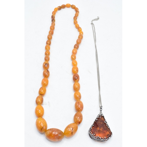 208 - A butterscotch amber (or similar) single-row necklace of graduating amber beads, approximately 37cm ... 