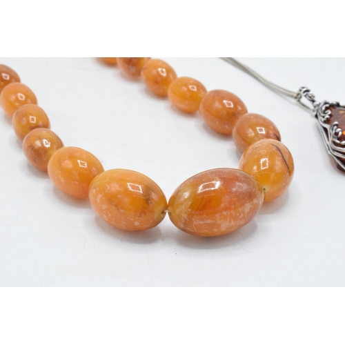 208 - A butterscotch amber (or similar) single-row necklace of graduating amber beads, approximately 37cm ... 