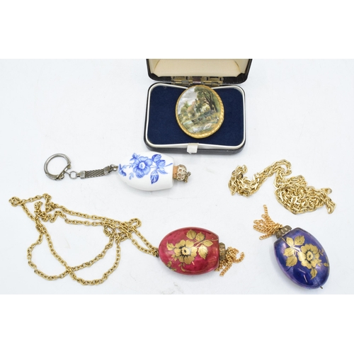 209 - A collection of jewellery and similar to include boxed Aynsley pottery brooch and eastern-style scen... 