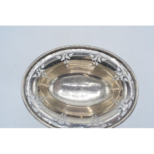 63 - Hallmarked silver oval bowl / pierced dish, 177.2 grams, Sheffield 1905. Walker and Hall.