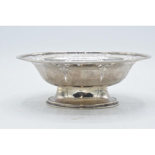 63 - Hallmarked silver oval bowl / pierced dish, 177.2 grams, Sheffield 1905. Walker and Hall.