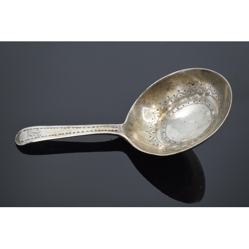 68 - Georgian hallmarked silver caddy spoon, 8cm long, 10.0 grams.