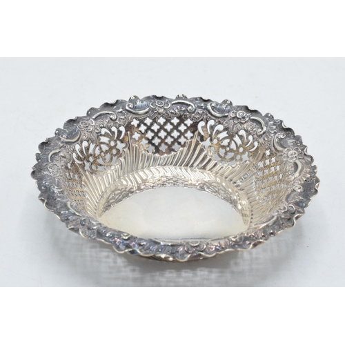 84 - Hallmarked silver ornate pierced bonbon dish, 58.2 grams / 1.87 oz, 11.5cm diameter, Sheffield 1894.