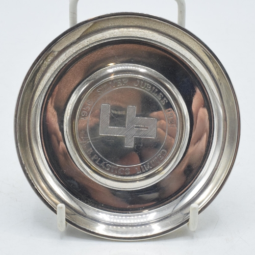 86 - Hallmarked silver pin dish / ash tray '1956 Silver Jubilee 1981 LB Plastics Limited', 97.0 grams / 3... 