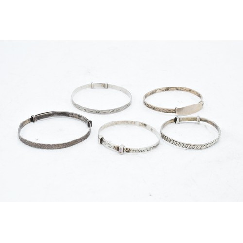 157 - A collection of silver wrist bangles of varying sizes, 23.4 grams (5).