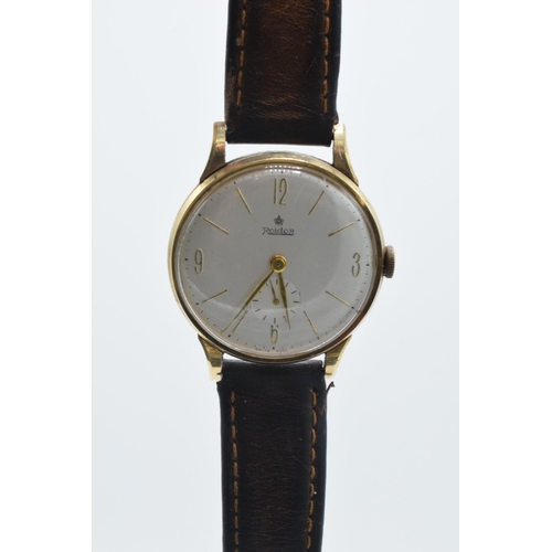 111A - Roidor 9ct gold cased gentleman's wristwatch on leather strap, 36mm wide. Winds, runs and ticks.