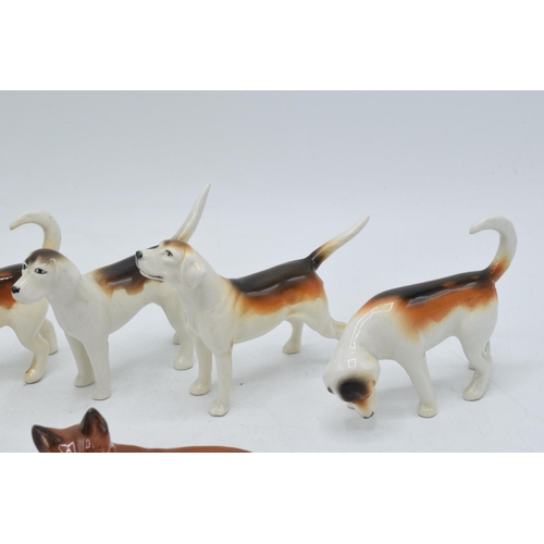 62 - A collection of Beswick to include 5 foxhounds and 2 foxes (7).