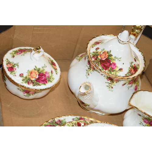 136 - Royal Albert Old Country Roses to include a teapot, lidded sugar, mugs and various plates (approx 30... 