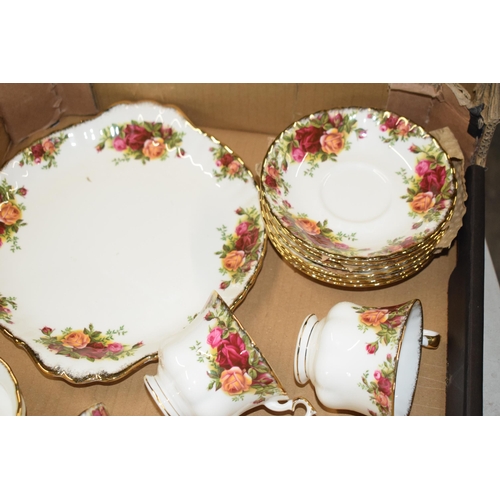 139A - Royal Albert Old Country Roses to include 6 cups, 6 saucers, 6 trios, milk and sugar together with a... 